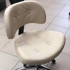 Стул для мастера низкий стульчик для мастера педикюра со спинкой А780L white